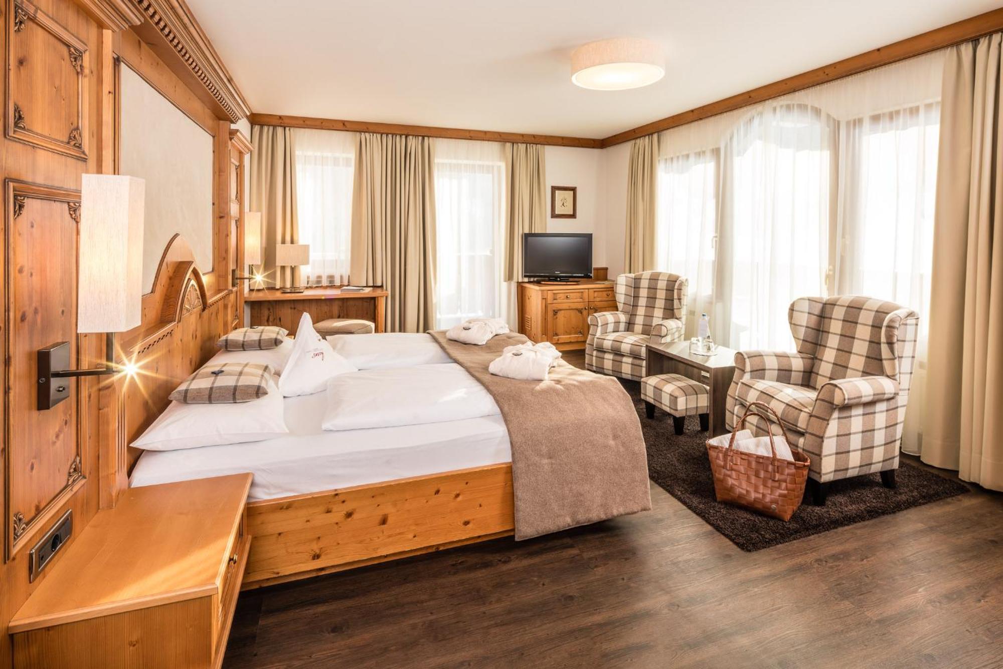 Savoy Dolomites Luxury & Spa Hotel Сельва-ди-Валь-Гардена Экстерьер фото