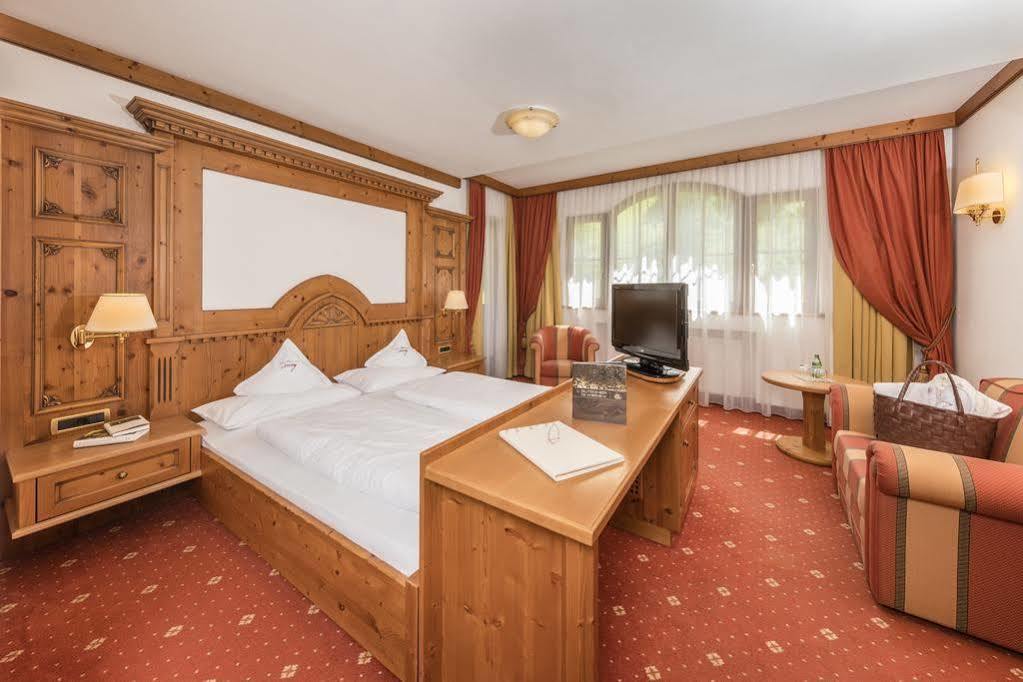 Savoy Dolomites Luxury & Spa Hotel Сельва-ди-Валь-Гардена Экстерьер фото